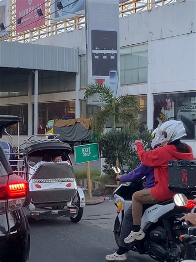 Cute Moments in Tarlac City Traffic