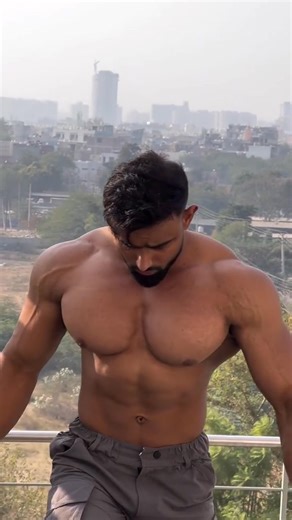 Big Man #brustmuskel #hardtrain #muscular #biceps #worship #physique #bodybuilding #triceps #fitnesstraining #muscleman | Athletic Star