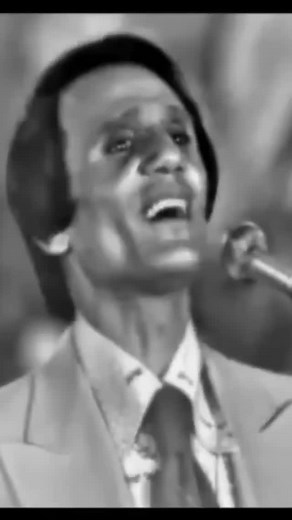 One of the Arabic classics, Abdel Halim's "Ahwak". The song first appeared in the 1957 Egyptian movie "Banat Al-Yaum", quickly gaining popularity due to its unique musical composition compared to other contemporary works. "Ahwak" now sits alongside Fairuz and Umm Kalthum classics as part of the morning ritual listens for many, listening to them on the radio while having breakfast. أحد أشهر الأغاني الكلاسيكية، "أهواك" بصوت عبدالحليم حافظ. سُمعَت لأول مرة في فيلم "بنات اليوم" المصري عام 1957 واشته