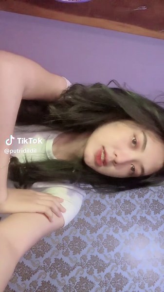 putri (@putridildil)’s videos with we can't be friends (wait for your love) – string version - Ariana Grande