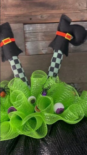 Halloween Wreath/ Halloween DIY/ Wreath Making Ideas/ Witches Cauldron Wreath/ Deco Mesh Wreath/DIY
