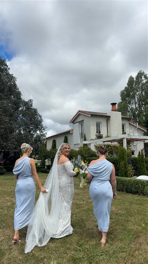Jaymie Jarvis Makeup Artist on Instagram: "Katie’s wedding day vlog! At the dreamiest of locations in Martinborough with the best team 🩵🌼☁️💍✨"