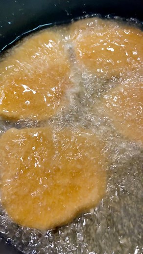 1.6K views · 1.1K reactions | Schnitzel mit einer Champignons Rahmsauce und Rösti‘s dazu 殺…..lecker #Schnitzel #Rahmsauce #Champignons #Bandilla #Pfälzer #rockenhausen #pfälzer #kocht #bestes #rezept #best #recipe #germany #Selbstgemacht #mittagsessen #abendessen #festtagsessen | Erik Bandilla | Facebook