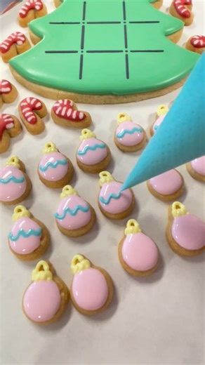 The Flour Box on Instagram: "The perfect stocking stuffer would be a Cookie Tic Tac Toe set! Find the cutter set on www.flourbox.com!"