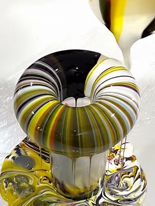 The prettiest cakes you'll see today! 🤩 | Yellow Bee