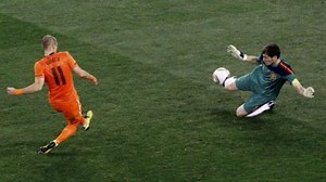 Arjen Robben miss vs Casillas (World Cup)