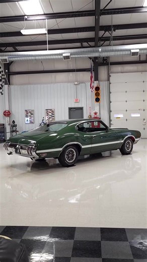 97K views · 4.4K reactions | 1970 Oldsmobile 442 W-30  . . . #msclassiccars #barrettjackson #oldsmobile #442cutlass #cutlass #v8 #americanmuscle #musclecar #classiccar #classicsdaily #hotrod #oldsmobile442 #442w30 #w30 | Oldsmobile Cutlass/442 | Facebook