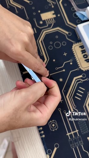 Hướng dẫn tháo bảo vệ camera iPhone dễ dàng