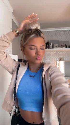 Fashion Tips for Styling a Blue Crop Top