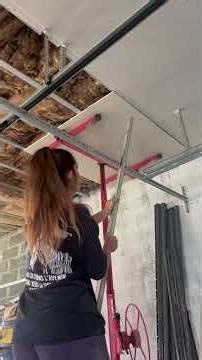 Pour un coup c'est Emilie qui bosse ! 😂 #maisonneuve #construction #reno #renovation #placo