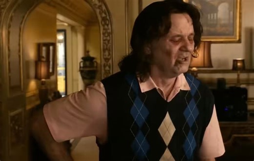 In Zombieland, Bill Murray wasn’t the first choice for the cameo. Patrick Swayze was considered, but his diagnosis ended the plan.Many actors turned it down. They even planned to film without any celebrities. Until Woody Harrelson persuaded Murray, who surprised everyone.