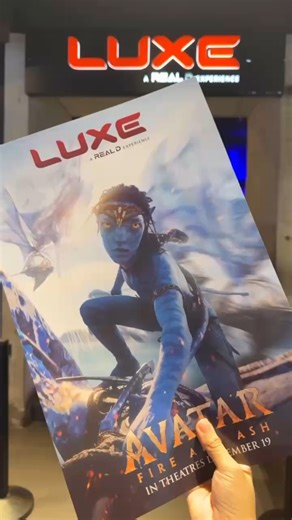 in89 CINEMAX on Instagram: "好消息不是加一，是**再加一！**😎 12/25場次起 在 LUXE 影廳看《阿凡達》，不只畫面立體、沉浸感滿到溢出， REAL D 3D 直接把你送進潘朵拉🌌 而且現在福利升級👇(限定影城:台北、嘉義 🎁 已送阿凡達款 3D 眼鏡(已贈完 🎁 現在再送 LUXE 款限量經典海報 📌 規則很簡單： 只要購買 LUXE 電影票乙張， 👉 就能把 LUXE 款限量阿凡達經典海報乙張 帶回家！ 看電影不是只有看， 還要帥氣收藏✨ 阿凡達在等你，海報也在等你，還有in89等你們喔! #in89豪華影城 #LUXE影廳 #REALD3D #阿凡達 #阿凡達火與燼 #LUXE限定 #電影就是要這樣看 #看電影送海報 #影迷必收 #限量就是殘酷 #等你 #特典 #台北 #嘉義 #限量"