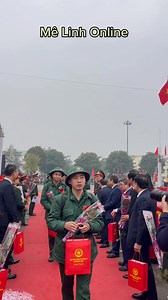 👌Như đã hứa với mọi người, vì buổi lễ năm nay an ninh rất thắt chặt và đảm bảo an toàn nên người thân của các chiến sĩ không thể tiếp cận hay đứng gần để gửi những lời chúc hay cái vẫy tay chào các đồng chí lên đường được. Vì vậy Ad có quay Full HD cận cảnh 185 chiến sĩ bước trên thảm đỏ qua cánh Cổng Vinh Quang để đến với chặng đường 2 năm Thanh Xuân với màu áo Lính nhé 🤩 Năm nay huyện Mê Linh ta thực hành giao quân với 5 Khối bao gồm: 1. Khối Sư đoàn 361/QCPKKQ 2. Khối Sư đoàn 308/QĐ12 3. Kh