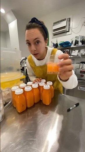 Cold Pressed Mango Juice 🥭 #juicing