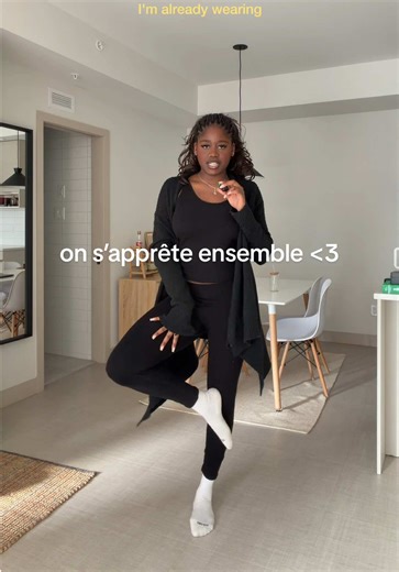 COMMUNAUTÉ FRANCOPHONE (ne dites pas que je ne vous aime pas 😭) Bon, Montréal essaie clairement d’éradiquer la joie et le style de tout le monde avec ses températures monstrueuses. Mais je ne vais pas la laisser gagner. On se prépare ensemble aujourd’hui pour essayer d’avoir une vie sociale malgré le taf.