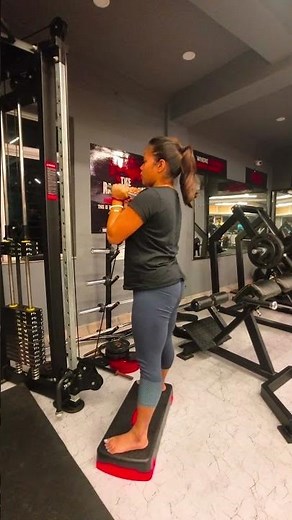 Machine squad for leg exercise.