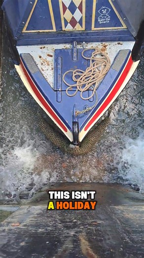 This isn’t a holiday on the water 😌 …and it isn’t an escape plan either ✋ Narrowboat life asks more of you — patience at locks ✌️ attention to the weather 🌧️🌬️ care for the boat ⚓️ But it gives more back too 🙏 Less rush… less noise… less stuff… ✌️ And somehow — more feeling ☕️🤍 Could you live with less… if it meant feeling more? 🤷‍♂️ | by Bike & Boat