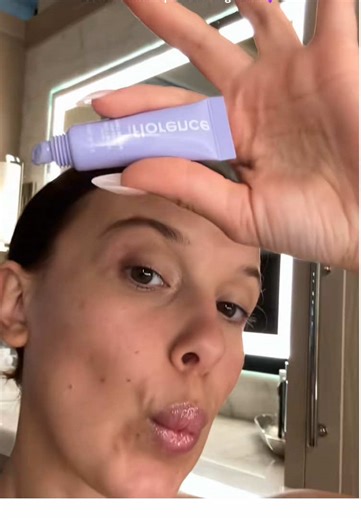 ➖ #𝐍𝐄𝐖𝐒: new vid of millie for florence by mills ♡ [ tags: #milliebobbybrown #mbb #florencebymills #florencebymillsfashion #florencebymillscoffee ]