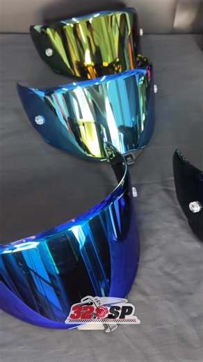 ✨KYT TT-REVO 2025 ECE.22.06✨ แถมฟรี!! สปอยเลอร์ติดหมวกกันน็อค ราคาเริ่มต้นที่ - SOLID : 3,000 บาท - GRAPHIC : 3,350 บาท - REPLICA : 3,600 บาท ----------------------------------------- รายละเอียดเพิ่มเติม - วัสดุคุณภาพคงเดิม ADT ADVANCE SHELL ปรับขยับเพิ่มเติมด้วยขนาดเปลือกภายนอกเพิ่มเป็น 3 ขนาด (XS-S, M-L, XL-XXL) - วัสดุชิลด์หน้า Polycarbonate มุมมองกว้างเป็นพิเศษ (Full Vision) และป้องกัน UV 380 พร้อมเคลือบกันรอยขีดข่วน (Anti-Scratching) - ชิลด์หน้าโฉมใหม่ ระบบล็อคชิลด์ ELS (EASY LOCK SYSTEM) ใ