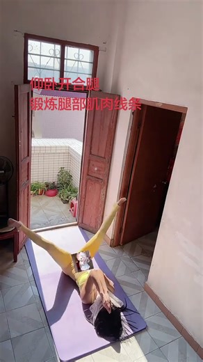 Supine opening and closing exercises to build leg muscle lines (do 4 sets of 20 repetition