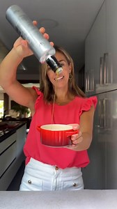 UNTABLE DE ACEITE DE OLIVA VIRGEN EXTRA. Hace poco lo vi en el perfil de @mamasanablog y me llamó mucho la atención, así que decidí probar a ver qué salía. Tengo que decir, que queda muy rico, una vez congelado, lo puedes guardar en la nevera y se queda mucho más cremosos que directamente del congelador, te animo a que lo hagas y me cuentes el resultado. Yo lo he puesto a congelar en un tarro de porcelana, y tengo que dar las gracias a mi hermana @elenaysucocina por regalarme este aceite de oliv