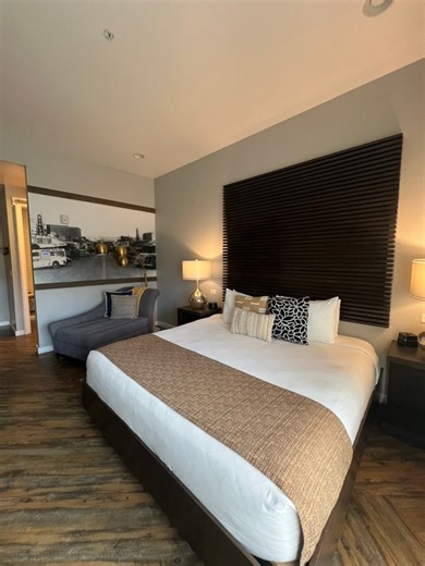 66K views · 729 reactions | GREAT HOTEL IN COTTONWOOD  [hosted] If you plan to head up North this fall, the perfect hotel in Cottonwood is the The Tavern Hotel This place is within walking distance to the downtown area. They also own The Tavern Grille and Crema so you get a free cocktail and coffee/or pastry. 904 N Main St Cottonwood, AZ 86326 #hotel #az #arizona #cottonwood | Tastes Of AZ | Facebook