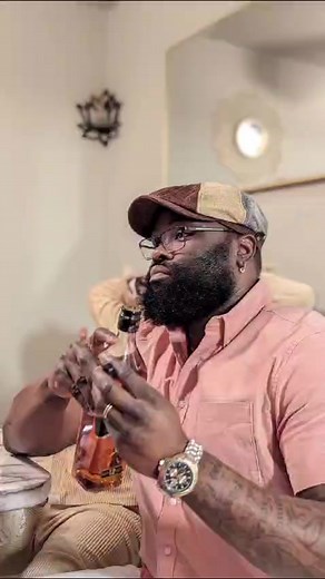 Joyeux anniversaire 🎂 au doyen Olibig qui souffle une bougie de plus aujourd’hui. | Togo Pub
