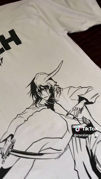 💥 ¡DESPIERTA TU BANKAI! 💥 ¿Sientes el Reiatsu? 🔥 Las leyendas de la Sociedad de Almas han llegado. Te traemos la colección más brutal de camisas de BLEACH, inspirada en el legendario anime. 🏮✨ ✨ No seas un Plus más en la multitud. 👻 Vístete con el poder de Ichigo Kurosaki en su forma Hollow 👹 o lleva el orgullo de los 13 Escuadrones de la Corte Gotei ⚔️. Cada diseño es una obra de arte, con la calidad que un verdadero Shinigami merece. 💯👕💥 🔥 Diseños Icónicos: Desde el Ichigo Vasto Lord