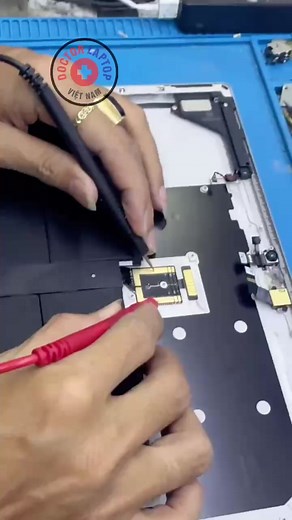 Thay pin Surface Pro nhìn chung cũng dễ /-strong /-strong Dễ với người biết cách ✍ ✍ #doctorlaptop #drlaptop #drlaptopvn #laptoprepair #surfacerepair #xuhuong #vtvcab #learnontiktok--------------------------------------- | Doctorlaptop_vn | Facebook