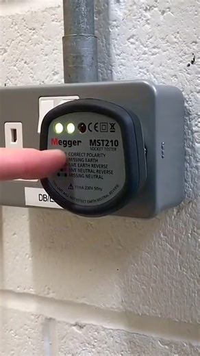 Using a Voltage Indicator #electricaltesting | GSH Electrical Training