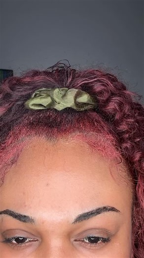 Edges Tutorial w Red Hair ❤️ •Products Used @bbeautysource edge control gives a long lasting hold without turning white or flaking, all hair type friendly ☺️ @bbeautysource strengthen and shine oil for healthy hair, no split ends, knots or breakage 💓 •Click the link in my bio or go to www.bbeautysource.com to shop while there’s free shipping | Bbeauty