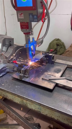 The welding effect of the laser welding robot is beautiful, and it only takes three months to break even #laser welding robot#industrial robot#6-axis robot