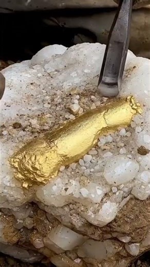 Gold Mixed in Dirt & Rocks 👍 #jewelry #gold #shorts