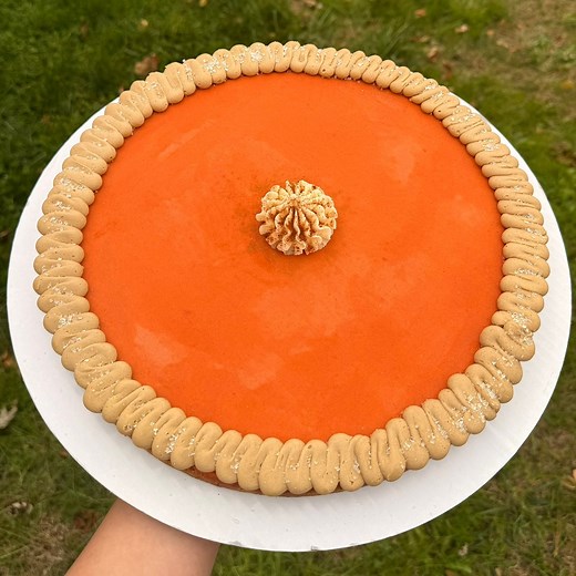 Jumping on the pie trend cause what’s says Thanksgiving like pumpkin pie 🥧 #milkandcookiecakes #cookie #cookiecake #minicookiecakes #cake #asmr #asmrsounds #baking #baker #hobbybaker #bakingasmr #recipe #decoratingasmr #buttercream #piping #pumpkin #pumpkinpie #thanksgiving #thanksgivingdessert #pumpkinspice | Milk & Cookie Cakes