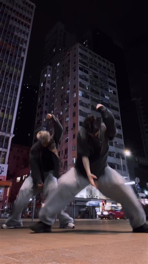Aaron Yeung on Instagram: "This choreo trend is so addictiveeee - Dc: @river.novin #dance #nohands #dancechallenge #choreography #hiphop"