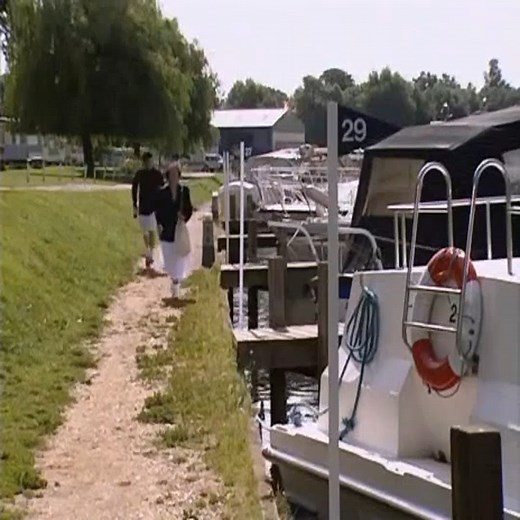 Keeping Up Appearances Season 3 Episode 7 – What to Wear When Yachting 07 | Zahirah Azman