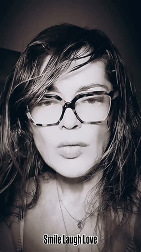 Smile 😉 Laugh- at yourself —😅 Remember to “Give LOVE, light, & compassion@— to those who cross your path.🤍 #lantana #lakeworthbeach #stuartflorida #bekindlivekind #gratefulheart #workitgirl | Dawn Rae Wagner