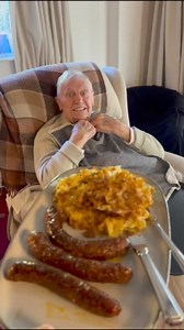 Giving 91 year old Grandad Joe Funeral potatoes from Utah #funeralpotatoes #tryingfoodfromaroundtheworld #americanfood #grandadjoe | Grandad Joe