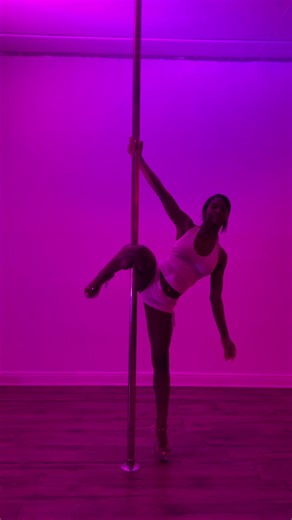 Mastering the First Successful Genie Spin in Pole Dancing