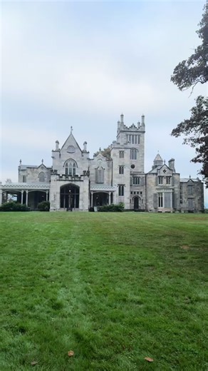 The Lyndhurst Mansion was absolutley incredible and even more magical inside 🏰📍⚔️ #fypシ #lyndhurst #spookyseason #castle #upstateny #foryoupage #travel #mansion #autumnvibes #gothic #gothicstyle #foryou #sleepyhollowny