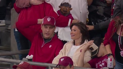 Fans fall in love with Fernando Mendoza's dad's selfless act in stands