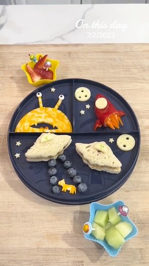 Zander’s Lunch 😃 Happy World UFO Day! .#worldufoday #ufo #ufolunch #lunch #kidslunch #lunchformykids #toddlerlunch #alien #alienlunch #funfood #lunchideas | heathercoxzzz