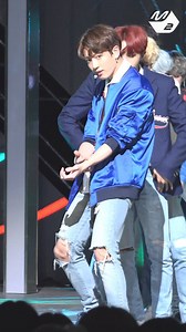 243K views · 10K reactions | 황금막내 정국이의 'DNA' 직캠! 아니 노래도 잘하고 춤도 잘추고 얼굴도 잘생기고 이거 완전 반칙 아닙니까? 방탄소년단 #정국 #BTS #DNA #엠피디직캠 #Mnet #M2 #엠넷 #엠투 | M2 - 엠투 | Facebook