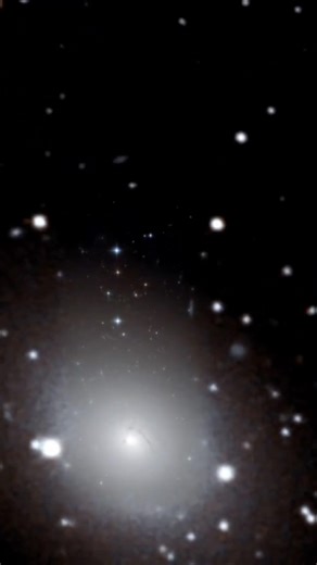 Zoom in on NGC 4696 Galaxy