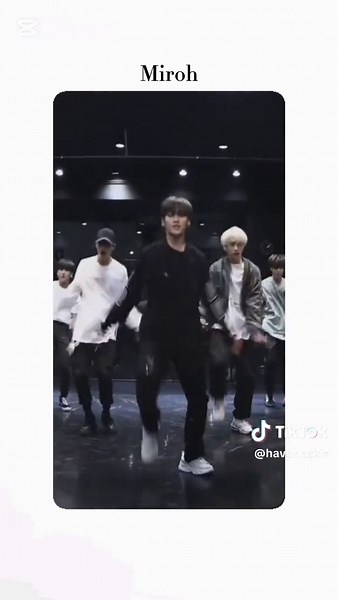 K-Pop Random Dance Challenge with Stray Kids