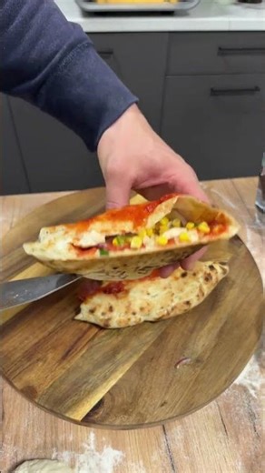 HOMEMADE QUICK CALZONE 🍕#homemadepizza#deliciouspizza#calzone#home#chef#cooking#italian#usa#gourmet