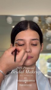 💍✨ Bridal Makeup 2026✨ El maquillaje de novia en 2026 apuesta por una belleza natural, luminosa y atemporal. Piel con acabado real, glow sutil y rasgos definidos sin exceso. Claves del bridal makeup 2026👇🏻 👉🏻Piel fresca y bien trabajada, protagonista del look. 👉🏻Ojos suaves y elegantes, con profundidad natural. 👉🏻Labios equilibrados en tonos nude o rosados. 👉🏻Menos producto, más técnica y durabilidad. Cómo elegir tu maquillaje de novia👰🏻‍♀️✨ 👉🏻Que refleje tu estilo y esencia. 👉🏻
