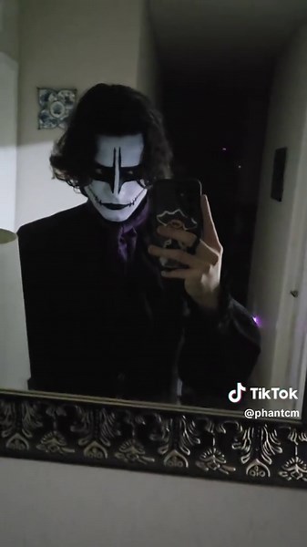 Embracing the Goth Aesthetic: Victorian Influence