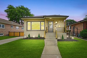 4221 W 107th St, Oak Lawn, IL 60453 - MLS 12401532 - Coldwell Banker