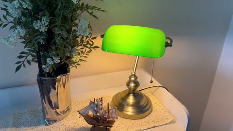 Green Glass Bankers Desk Lamp,Antique Desk Lamps with Brass Base, Traditional Library Lamp with Pull Chain, E26 Base, Vintage Desk Lamp for Office, Study Room